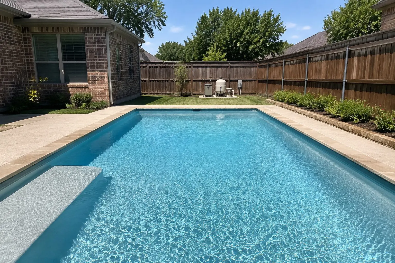 How Much Does Weekly Pool Service Cost in North Texas?